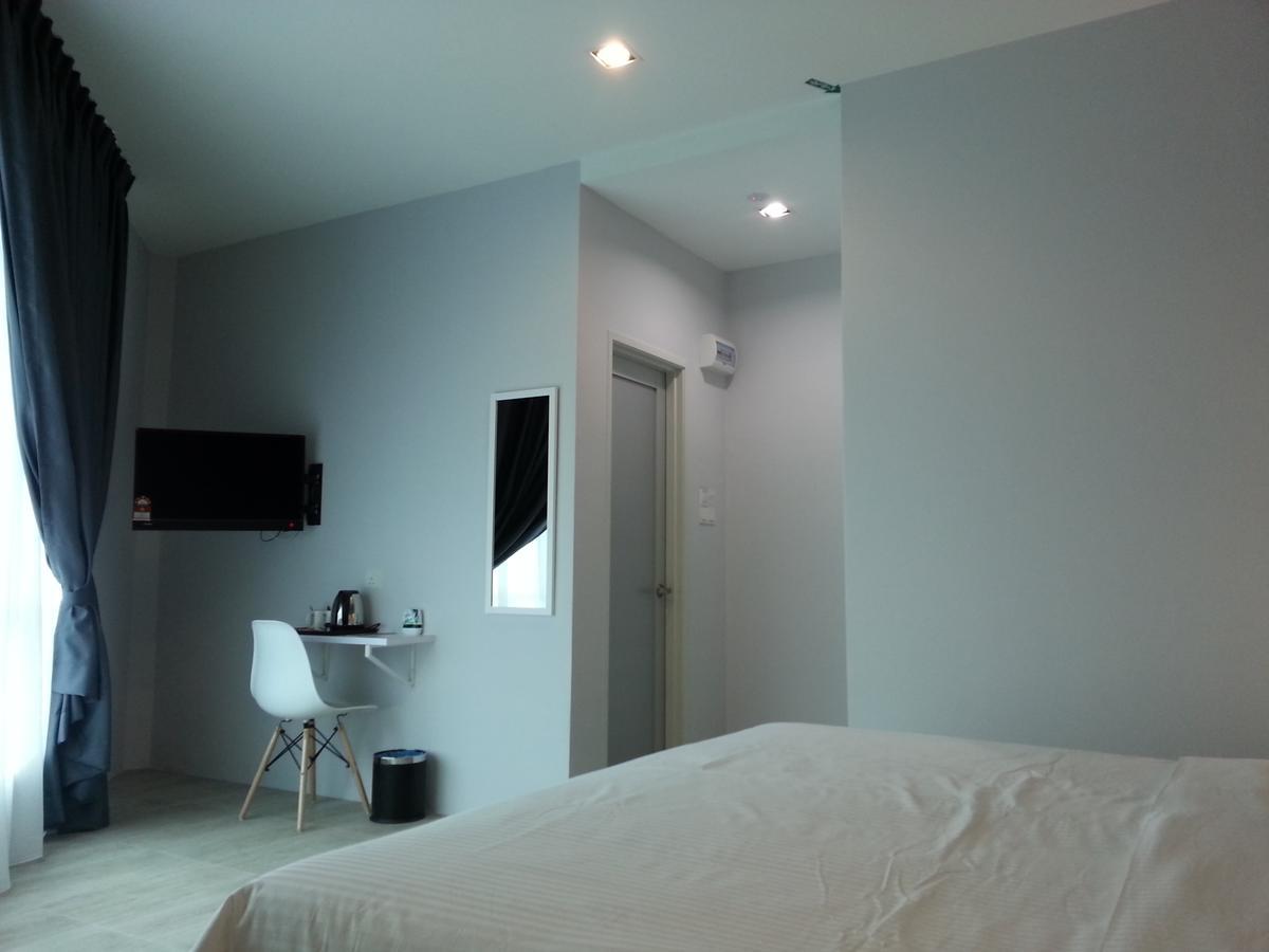 L Hotel Simpang Renggam Exterior photo