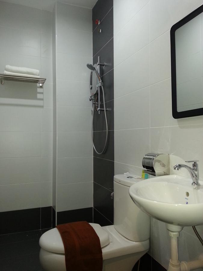 L Hotel Simpang Renggam Exterior photo