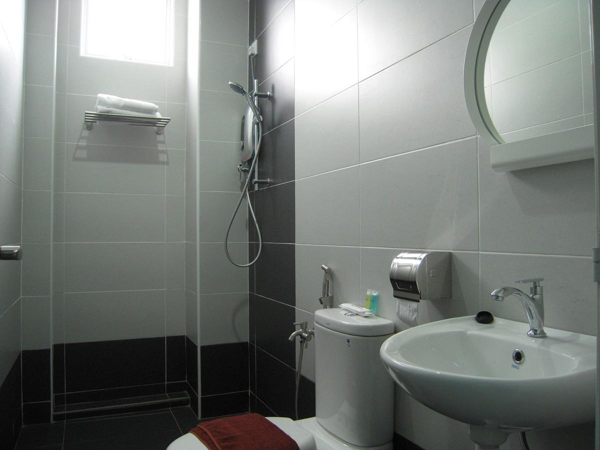 L Hotel Simpang Renggam Exterior photo